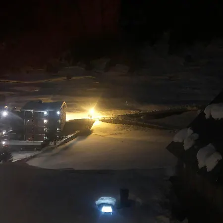 Casita De Madera A Peu Del Riu - Sol Y Nieve - Parking Incluido *